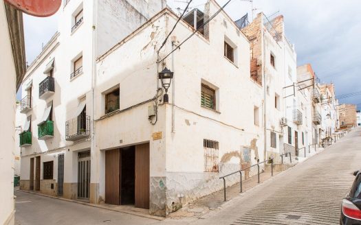 Casa esquinera en cosntruccion en pleno centro