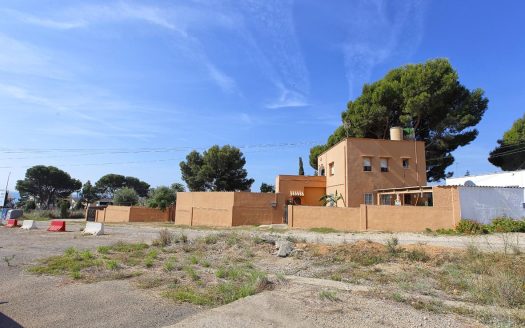 Apartamento con parcela y vistas al mar