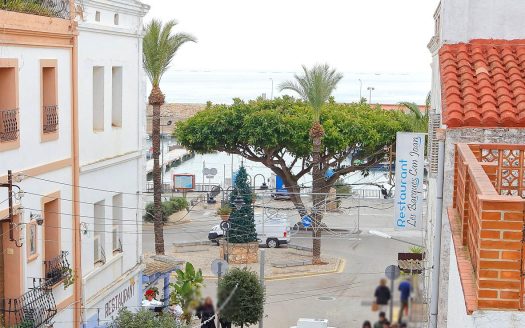 Vivienda más vuelos en el centro de las Casas de Alcanar